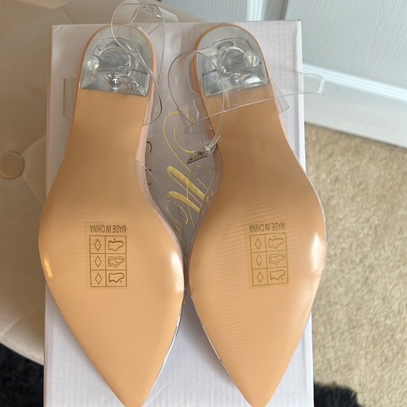 Heels - Picture 3 of 3